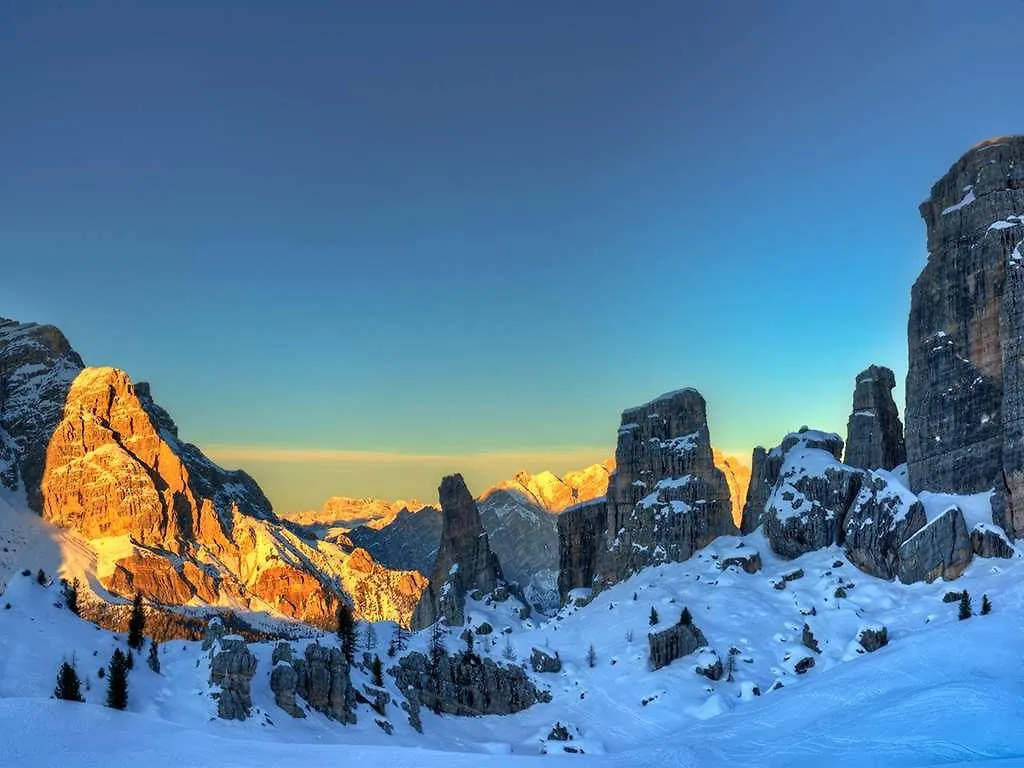 Hotel Alaska Cortina Cortina dʼAmpezzo 4*,