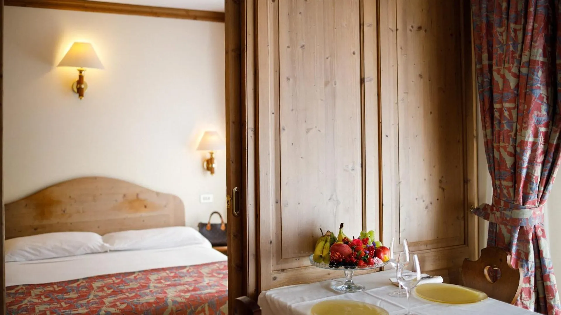 Hotel Alaska Cortina Cortina d'Ampezzo 4*,  Italy